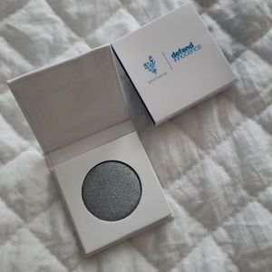 Younique pressed Shadow